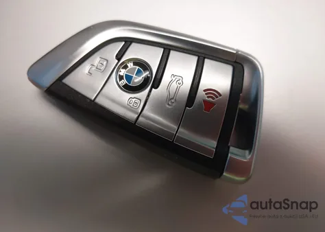 2024 BMW M8 Cabriolet Competition z USA, uszkodzony, nr VIN WBSDZ0C08RCR27173